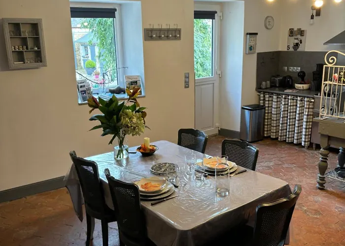 Le Patis * Pre-en-Pail-Saint-Samson